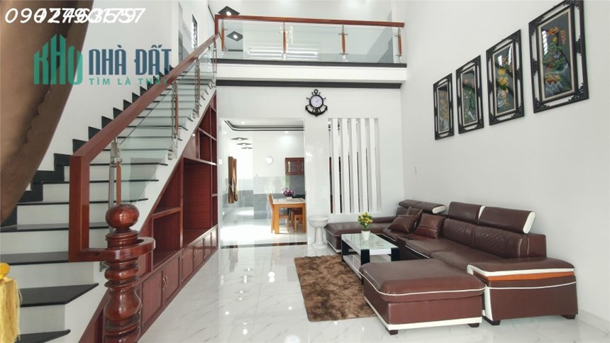Nhà Giá Rẻ Chất Lượng Cao: Tặng Nội Thất Đẳng Cấp.
