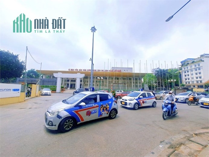 HOT! Cần bán BT 3 tầng 300m2 lô góc mp Trần Hưng Đạo mặt tiền 13m, giá 178 tỷ