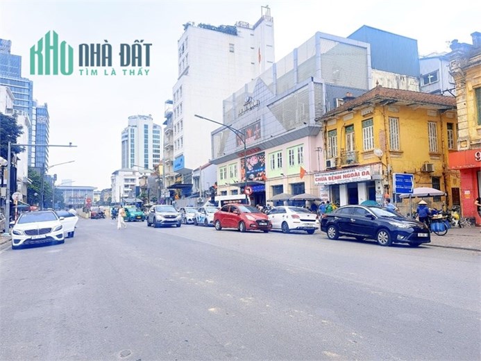 HOT! Cần bán BT 3 tầng 300m2 lô góc mp Trần Hưng Đạo mặt tiền 13m, giá 178 tỷ