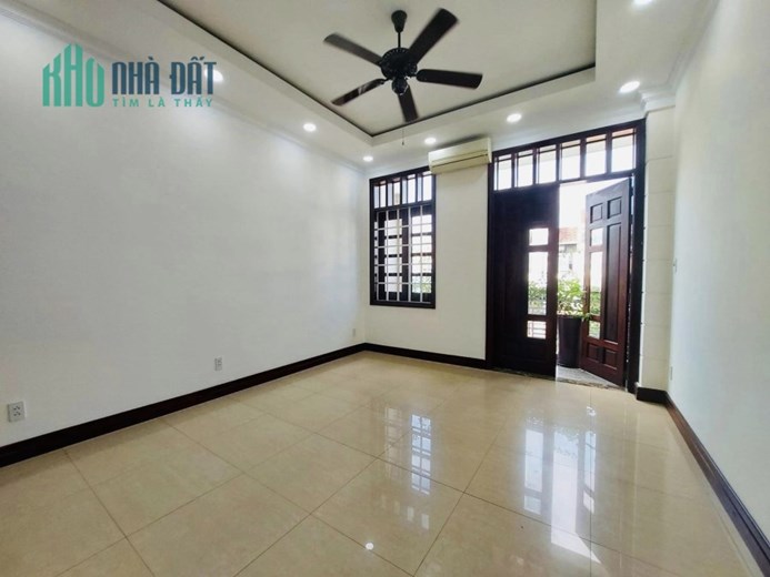 Mặt tiền kinh doanh đa ngành nghề, Phú Thạnh, Tân Phú, 5 tầng gần 72m2, cần bán ngay.