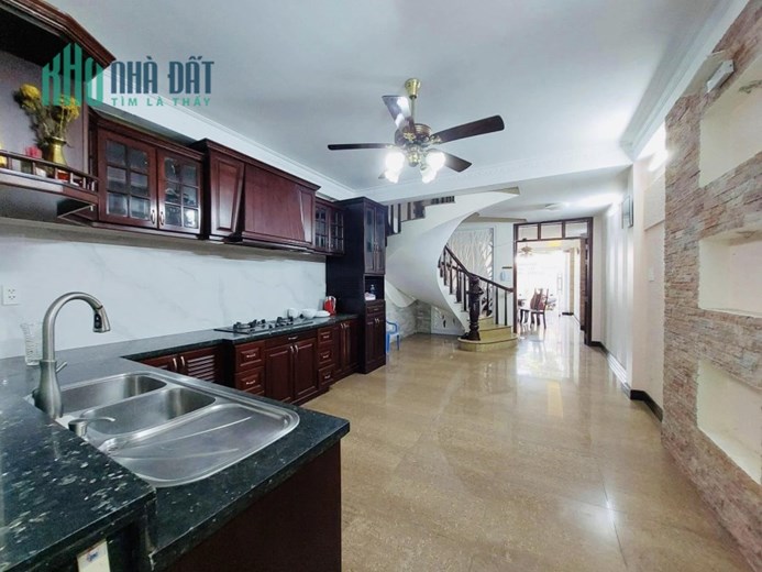 Mặt tiền kinh doanh đa ngành nghề, Phú Thạnh, Tân Phú, 5 tầng gần 72m2, cần bán ngay.