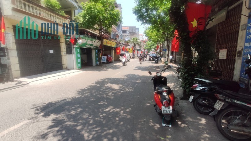 Bán Nhà mặt phố Hoa Lâm, 2 mặt đường, ô tô tránh, kinh doanh, 100m2 x 3T, MT 4m, nhỉnh 12 tỷ
