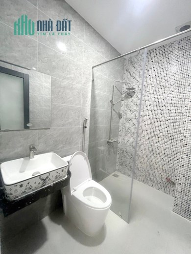 Nhà mới xây 4 tầng gần MT Dương Bá Trạc P1Q8 giá 5tỷ990