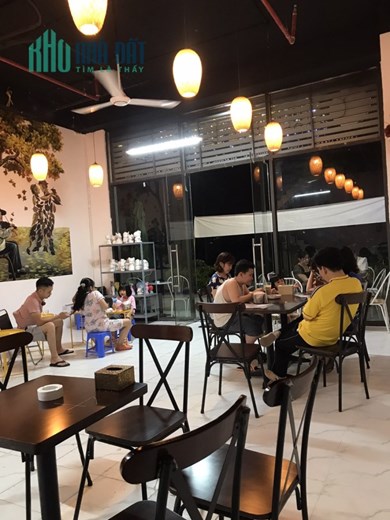 Em có quán cà phê cần sang nhượng cửa hàng như trong hình