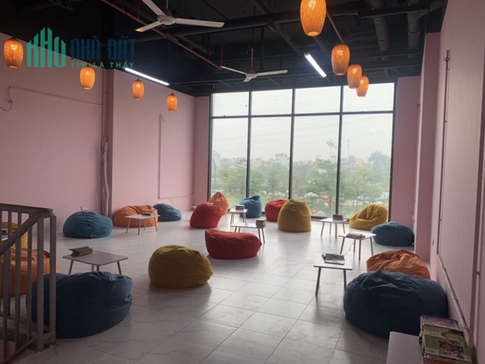 Em có quán cà phê cần sang nhượng cửa hàng như trong hình