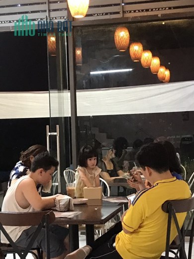 Em có quán cà phê cần sang nhượng cửa hàng như trong hình