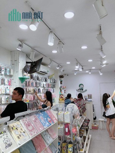 CẦN NHƯỢNG LẠI SHOP QUẬN 3 – ĐANG KINH DOANH 5 NĂM – PHỤ KIỆN ĐIỆN THOẠI