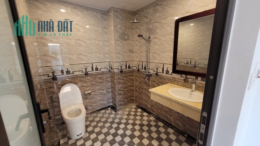 BÁN NHÀ  NGUYỄN VĂN LINH THẠCH BÀN 35M 5 TẦNG   4M GIÁ 2TỶ 85 LÔ GÓC Ô TÔ VÀO NHÀ.