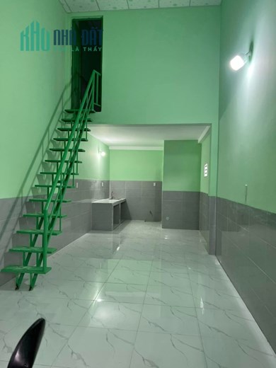 Phòng mới xây 100% phòng bếp và khách thông nhau, phòng lầu trên có hệ thông kín để gắn máy lạnh