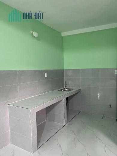 Phòng mới xây 100% phòng bếp và khách thông nhau, phòng lầu trên có hệ thông kín để gắn máy lạnh