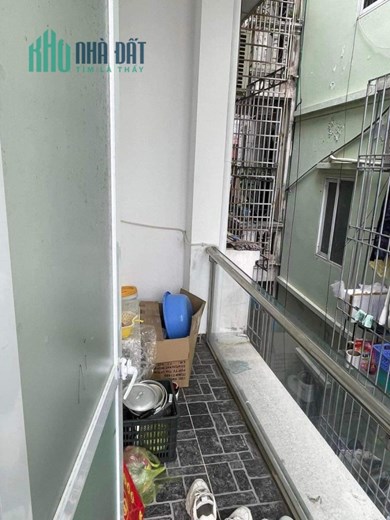 Cho thuê phòng 77 Quan Hoa Cầu Giấy ( có ban công )