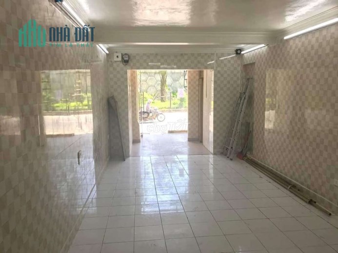 Chính chủ cho thuê phòng mặt phố Lạc Long Quân, Tây Hồ, Hà Nội.