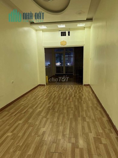 Chính chủ cho thuê phòng mặt phố Lạc Long Quân, Tây Hồ, Hà Nội.