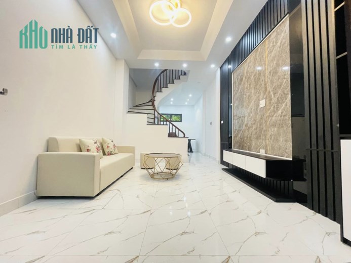 GẤP!Nhà đẹp Nguyễn Ngọc Vũ Quan Nhân oto con đỗ cửa 38m 4 tầng chỉ 4.6 tỷ