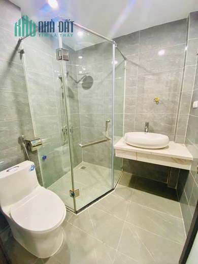 Bán gấp nhà mặt phố quận Hoàng Mai, 40m2, 5 tầng, ô tô tránh, kinh doanh siêu đỉnh chỉ 6,4 tỷ. HIẾM