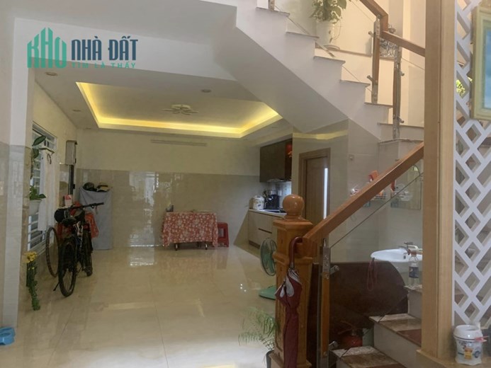 Nhà Hoàng Diệu 2 chiều, K Ô tô, 62m2, 3 tầng sạch đẹp