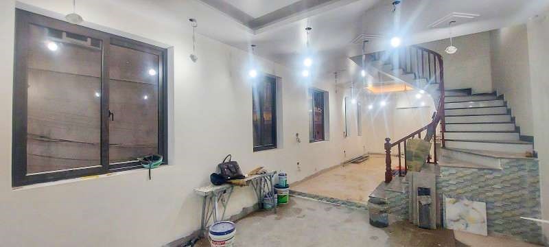 Bán nhà Ngọc Lâm, xây mới, lô góc thoáng, ô tô vào, 61m2x 5 tầng, mặt tiền: 4.6m, 6 tỷ 9