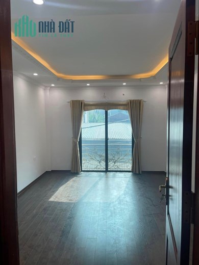 Bán nhà Ngọc Lâm, xây mới, lô góc thoáng, ô tô vào, 61m2x 5 tầng, mặt tiền: 4.6m, 6 tỷ 9