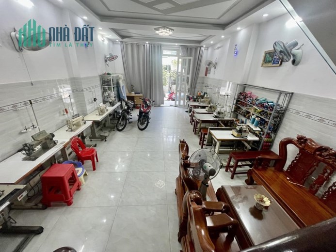 Bán Nhà Tân Phú, Ngay Đầm Sen, 4 Tầng, 80m2, Ngang Bề Thế 5m, Xe Hơi Tận Nhà