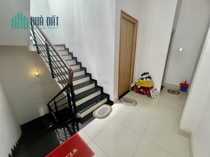 Bán Nhà Tân Phú, Ngay Đầm Sen, 4 Tầng, 80m2, Ngang Bề Thế 5m, Xe Hơi Tận Nhà