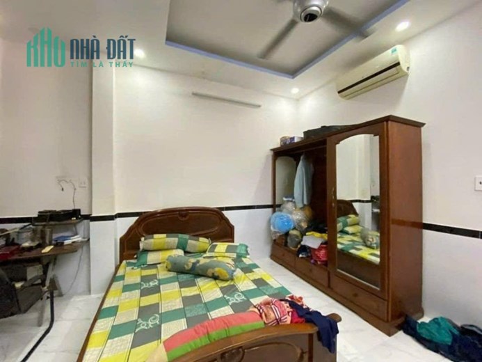 Đường Thống Nhất, Phường 11, Gò Vấp
- DT: 4,1m x 15m (60m2) x2 tấm
- KC: Trệt lầu đúc chắc chắn,