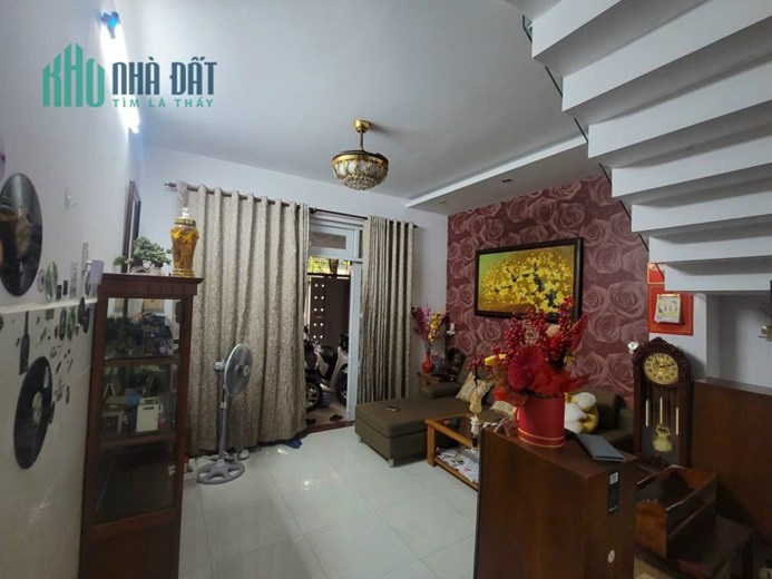 NHÀ KHU ĐẠI HỌC VĂN LANG.
💎 Căn nhà full nội thất cách mặt tiền 100 mét. 
💎 Giá : 8.9 Tỷ TL.
💎