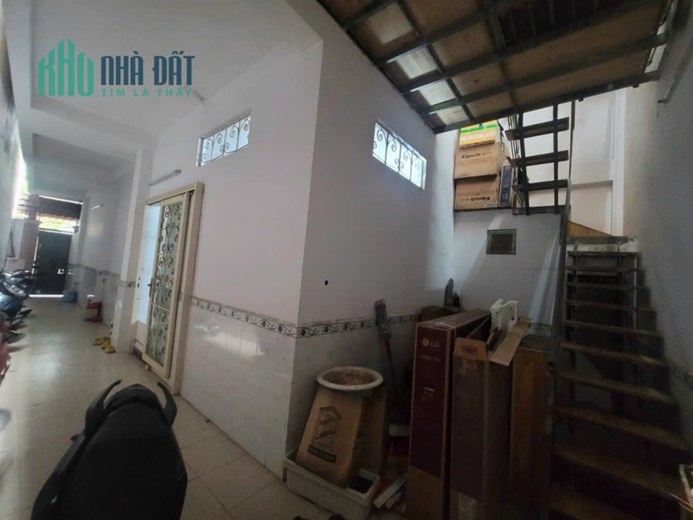 NHÀ KHU ĐẠI HỌC VĂN LANG.
💎 Căn nhà full nội thất cách mặt tiền 100 mét. 
💎 Giá : 8.9 Tỷ TL.
💎