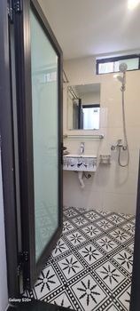 Nhà đẹp giá tốt. Nhà Ngõ Thống Nhất 20m2 t2 chỉ 2 tỷ4