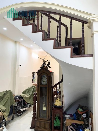 BÁN NHÀ XUÂN THỦY- Ô TÔ GẦN-KINH DOANH- NHÀ DÂN XÂY ĐẸP, CHẮC CHẮN - NỞ HẬU, 40m, 5.5 tỷ
