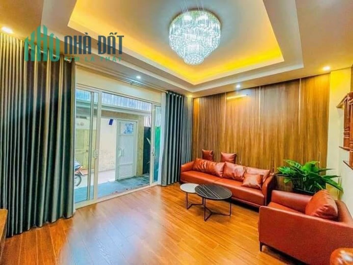 Hoa hậu! Nhà đẹp phố  Đỗ Đức Dục, 43m2,  gần trường, chợ, nhà thoáng sáng, rộng thông sàn, 4 tỷ 7