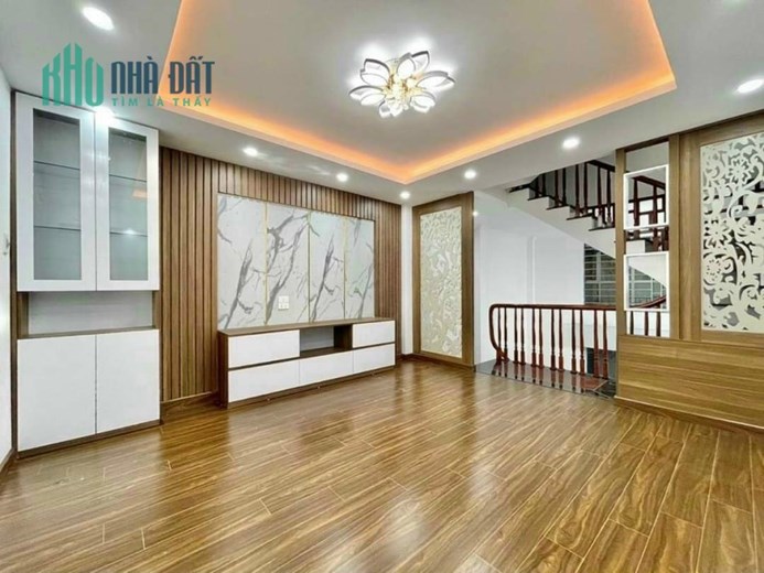 Chân dài phố Đỗ Đức Dục, 41m2, gần trường học, view công viên,Nhà thiết kế hiện đại, 4 tỷ 5