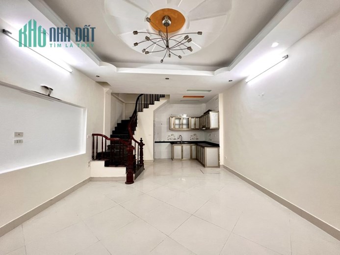 Nhà Nguyễn Phúc Lai, lõi Đống Đa, 10m ra mặt phố, 35m2 x 5 tầng, 3 ngủ, về ở ngay