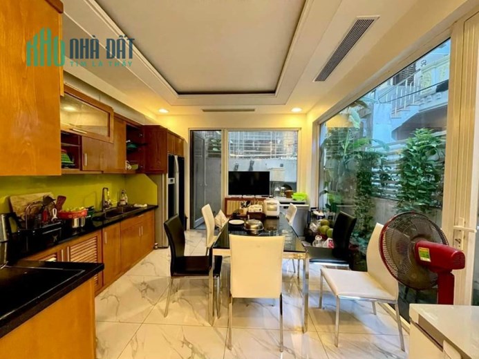 Vua tầm giá! Nhà đẹp phố Đỗ Đức Dục, 46m2, ngõ sáng sạch, văn minh, bình yên, 5 tỷ