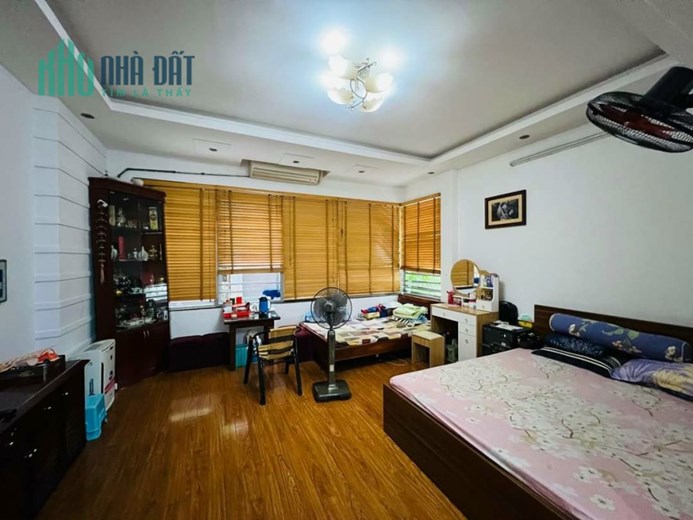 Công chúa! Nhà đẹp phố Đỗ Đức Dục, 45m2, ô tô đỗ, gần trường học, view công viên 4 tỷ 9