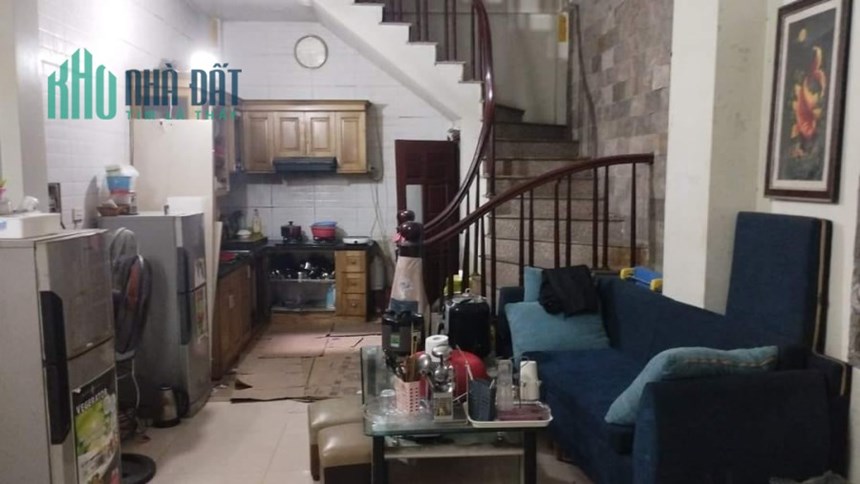 Nhà Vũ Tông Phan 36m2, 5T, MT 4m cách phố 20m, ba gác quay đầu