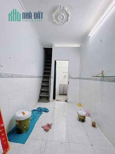 Bán nhà RẺ Hẻm rộng 3,3 m Diện tích sd 33 m
3 tấm có 1 tỷ hơn Đoàn Văn Bơ Q4