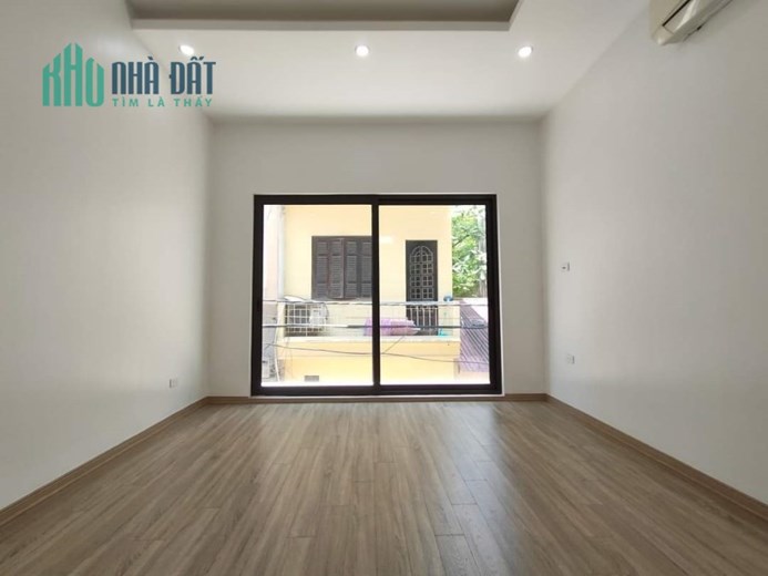 tin đc ko ! nhỉnh 10 tỷ có nhà ngõ trần quốc hoàn to như phố 45mx4t .
