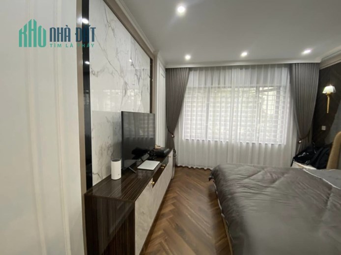 Giá Chốt Sâu! Nhà đẹp Văn Cao, 2 thoáng, gần phố, ngõ 2.5m, 41m2 sổ, 5T, chỉ 4.3 tỷ