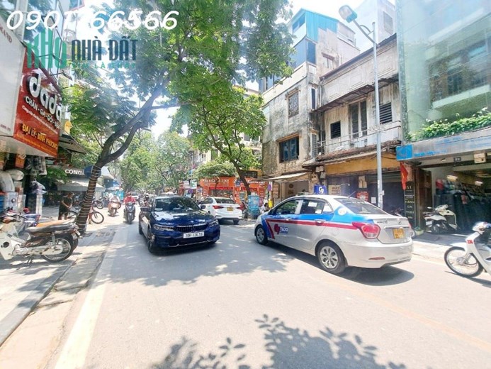Bán Nhà Phố Cổ, Mặt Phố Hàng Điếu, Quận Hoàn kiếm, 107m x 3T, Giá 65 tỷ.