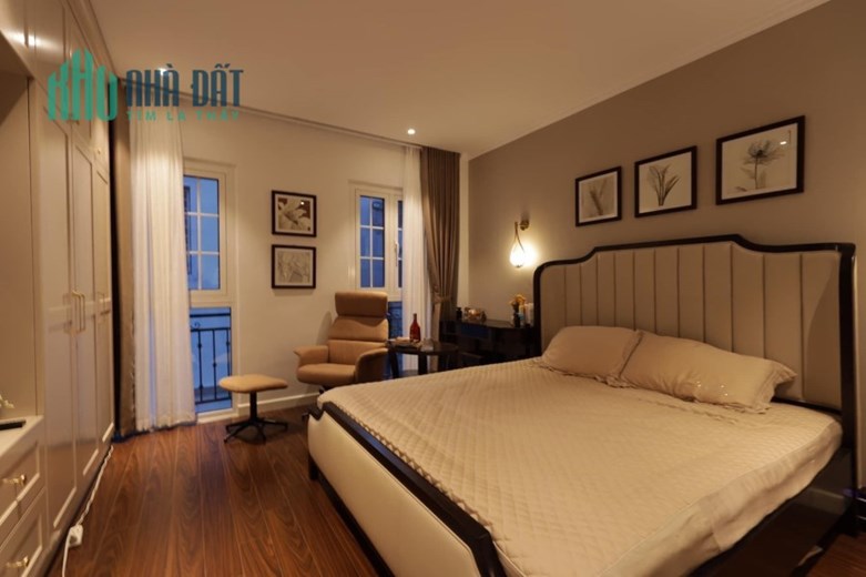 HIẾM! Nhà đẹp lô góc 3 mặt thoáng P.Thạch Bàn 5 tầng, 35M,ô tô tránh 3 gác,nhỉnh 3 tỷ