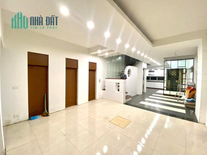 Nhà Đẹp Phố Nguyễn Sơn,lô góc,105m, 4 Tầng, MT 5M, KD,ngõ ô tô, gía nhỉnh 10 tỷ
