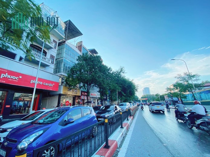 Bán Nhà Mặt Phố Chùa Bộc, Quận Đống Đa, 107m x 5T, Giá 53.5 tỷ.
