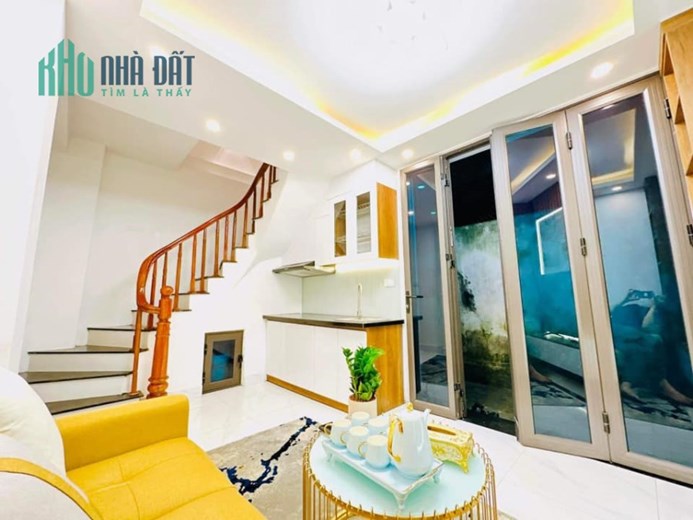 ĐỘC LẠ. Nhà Quận Hai Bà Trưng, lô góc, gần mặt phố, nội thất xin. DT 24m*4 tầng sổ nét căng.