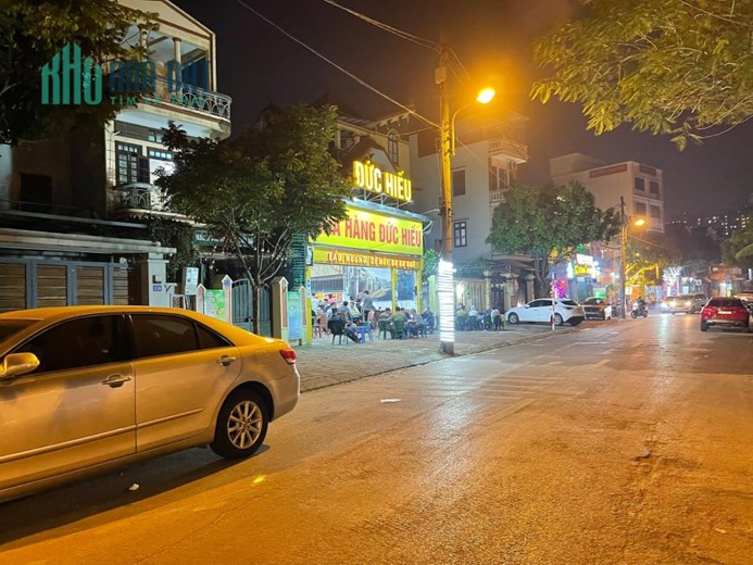 Mặt phố Ái Mộ, Bồ Đề, kinh doanh khủng, gần hồ, công viên, 63m, mặt tiền rộng: 9 m, 14 tỷ.