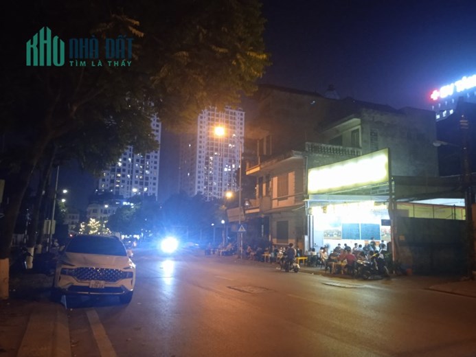 Mặt phố Ái Mộ, Bồ Đề, kinh doanh khủng, gần hồ, công viên, 63m, mặt tiền rộng: 9 m, 14 tỷ.