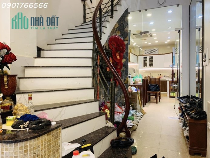 Bán Nhà Mặt Phố Trung Liệt, Quận Đống Đa, 55m x 5T, giá 17.8 TỶ.