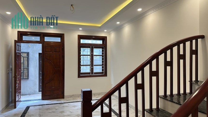 Bán ngôi nhà 49m2 phố Âu Cơ, Tây Hồ Dân xây 5 phòng ngủ 10m Ô tô tránh 4.5 Tỷ