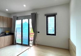 NHƯỢNG GẤP Mặt Phố xx Cầu Diễn. Nhà mặt đường oto đỗ cửa, trước cửa là bến xe buyt. Không chung