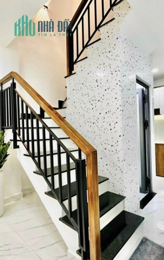 Nhà sát Q1, mới đẹp, nhỉnh 4 tỷ, yên tỉnh, an ninh