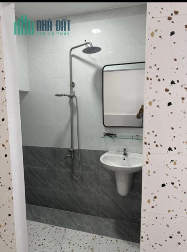 Nhà sát Q1, mới đẹp, nhỉnh 4 tỷ, yên tỉnh, an ninh